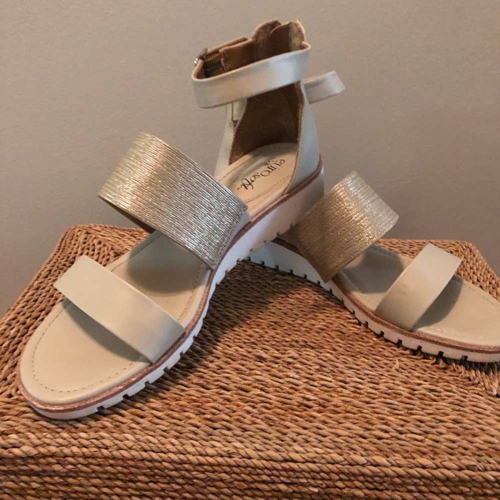 Sz8 worn 2xs, comfy, light weight slip in back entry sandal, adj ankle strap